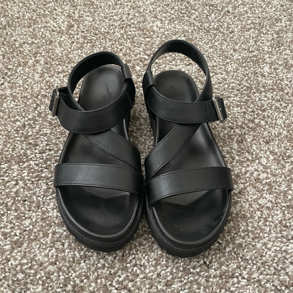 Universal Thread Sandals - Picture 2 of 5